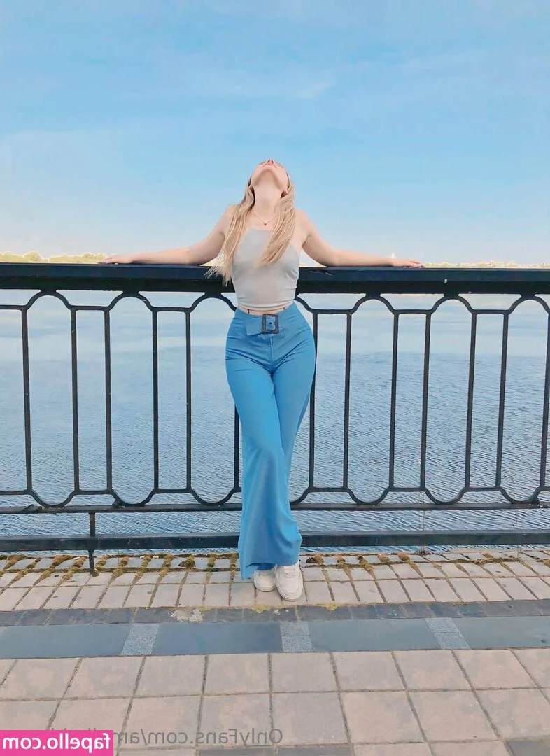 amelie.bloom [ amelie-bloom ] - Enjoy the view? 😉