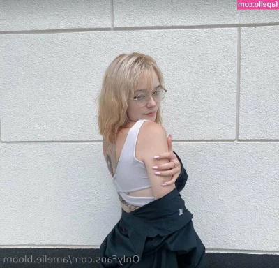 amelie.bloom [ amelie-bloom ] - Wanna see some oily ass