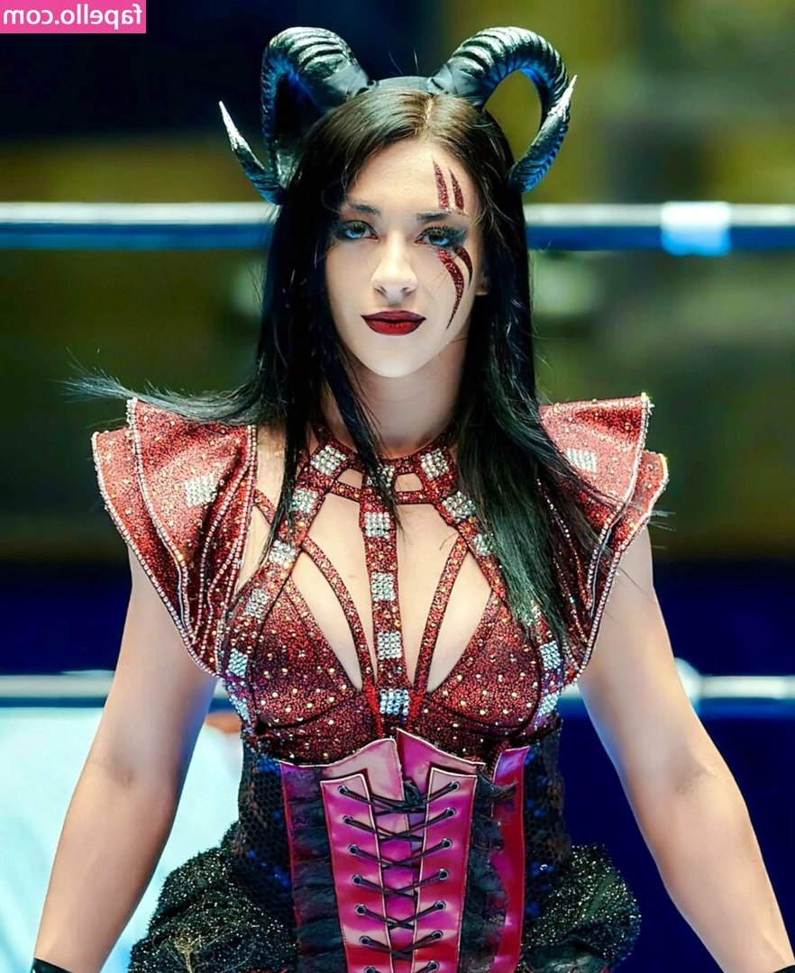 Stephanie Vaquer [ stephanie-vaquer ] - Hi  Shooting loads of new stuff this weekend and working on customs 