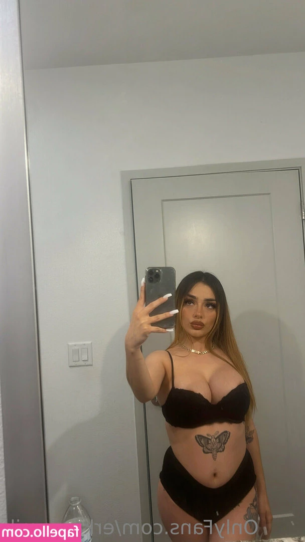 juggmami - Woke up from my nap Horny 😩 who wants a live ? comment