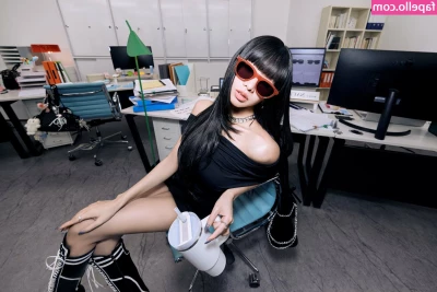 KissLife - Wanna unwrap and play with me