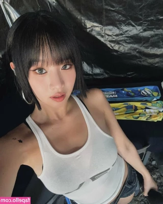 KissLife - When I’m away for work, I like to send him pics and videos to tease