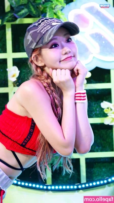 KissLife - My ass looks so good