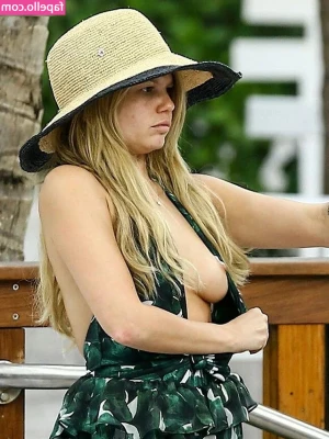 Chanel West Coast [ chanel-west-coast ] - Look forward to some hot videos soon