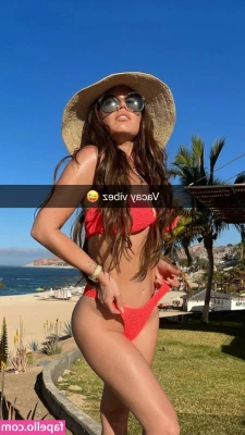 Chanel West Coast [ chanel-west-coast ] - Wow am I cold. Thinking about Florida right now !