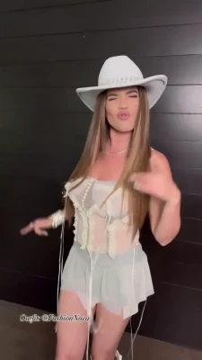 Chanel West Coast [ chanel-west-coast ] - I don t do the whole  Master  amp  Slave  thing  If I tell you to get