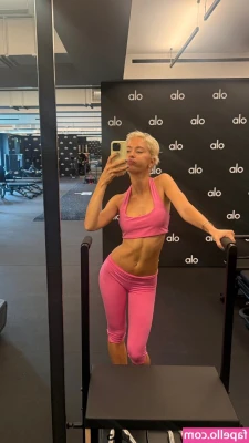 Iris Law [ iris-law ] - My cute pink pussy is so enticing isn't it? I'd love to know how