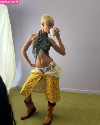 Iris Law [ iris-law ] - How'd you like a smooching on this bumps? 😉