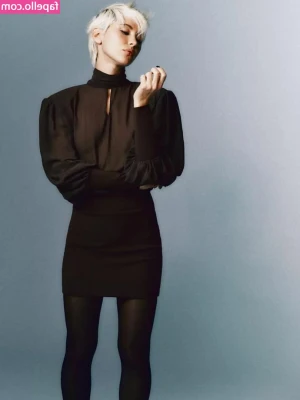 Iris Law [ iris-law ] - I'm waiting for you 😻