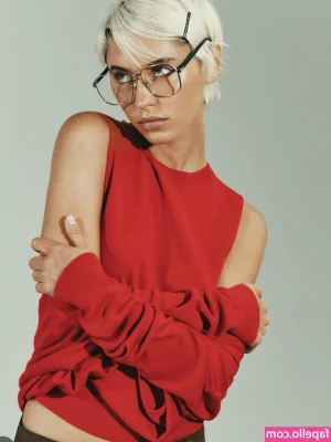 Iris Law [ iris-law ] - 🍑 perfect booty 🍑 Do you like my dimples?