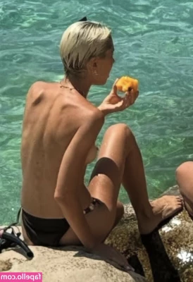 Iris Law [ iris-law ] - I need a booty massage can you help