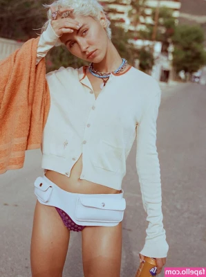 Iris Law [ iris-law ] - Do you like my dance ?