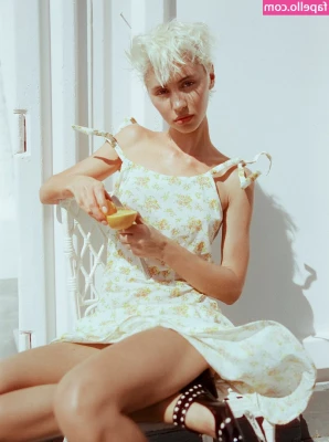 Iris Law [ iris-law ] - The fact that you can t keep your balance with a single step of mine
