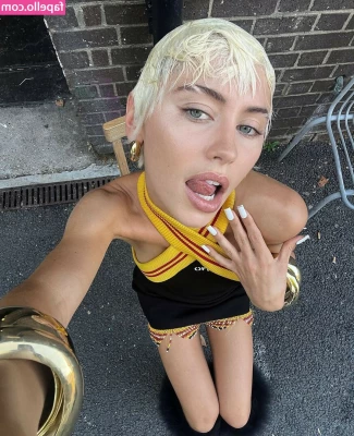 Iris Law [ iris-law ] - 𝐇𝐎𝐓 𝐆𝐀𝐑𝐃𝐄𝐍𝐄𝐑𝐒 (first part) After