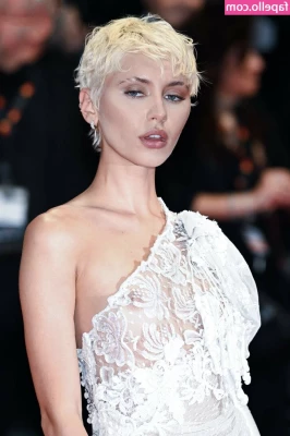 Iris Law [ iris-law ] - Aquí esperándote a que me sigas papy