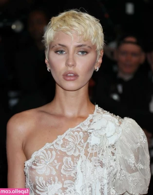 Iris Law [ iris-law ] - @theonlysafarii looks so pretty with my cum all over her face.