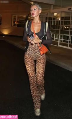 Iris Law [ iris-law ] - Live rn with the Nora almost to cum goal