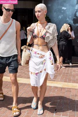 Iris Law [ iris-law ] - would you like to be here with me