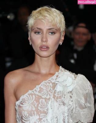 Iris Law [ iris-law ] - Butt day
