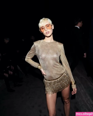 Iris Law [ iris-law ] - Shout Out To Those Who Have Got In There Early And Sent Me Christmas