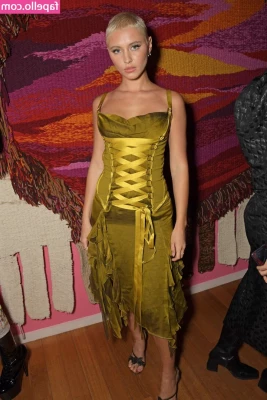 Iris Law [ iris-law ] - Happy monday
