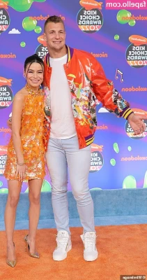Miranda Cosgrove [ miranda-cosgrove ] - Hey babes    I ll be streaming Hogwarts Legacy on Twitch tomorrow