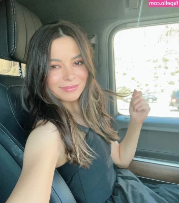 Miranda Cosgrove [ miranda-cosgrove ] - ass so fat  i had to look back at it