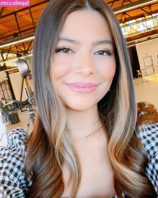 Miranda Cosgrove [ miranda-cosgrove ] - Its a booootttyyfffulll Morning here in California   Just wanted to