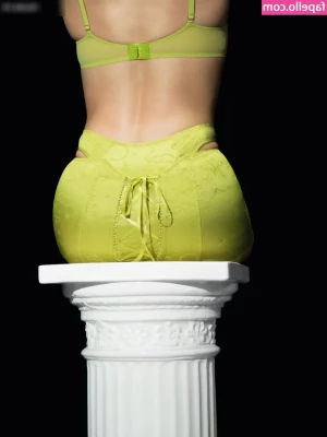 Olivia Cooke [ olivia-cooke ] - Going live for a chilled chat on Twitch in 10mins