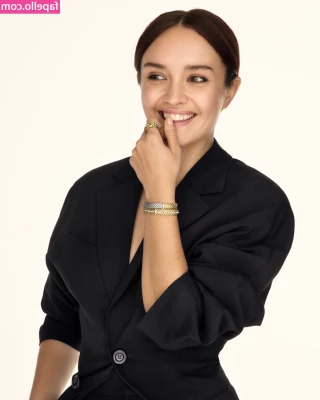 Olivia Cooke [ olivia-cooke ] - this is my current favourite toy I think 😁 this and the