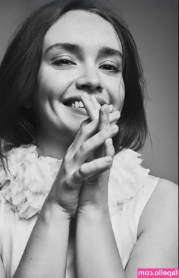 Olivia Cooke [ olivia-cooke ] - Look at this tannnnn isn’t it neat, wouldn’t you think my lines