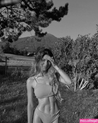 Larissa Merlyn Selena (larissahausler) [ larissa-merlyn-selena-larissahausler ] - Friday to suck my rich nipples   If you like them leave a contribution
