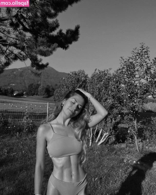 Larissa Merlyn Selena (larissahausler) [ larissa-merlyn-selena-larissahausler ] - happy saturdayyyy