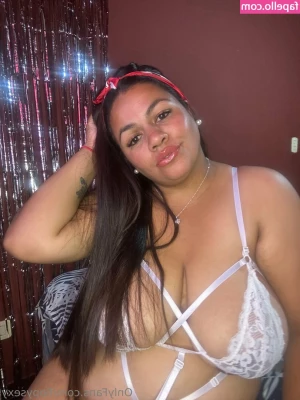 flopysexy - I m not just your ordinary MILF Gilf I could be your neighbor that