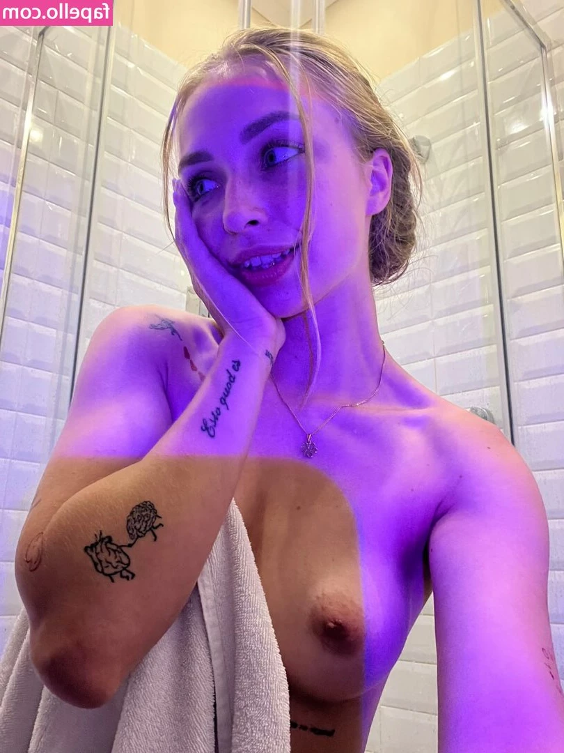 m_ykvchk [ m-ykvchk ] - Filmed a series of clips sucking my 6 inch dildo for a previous sugar