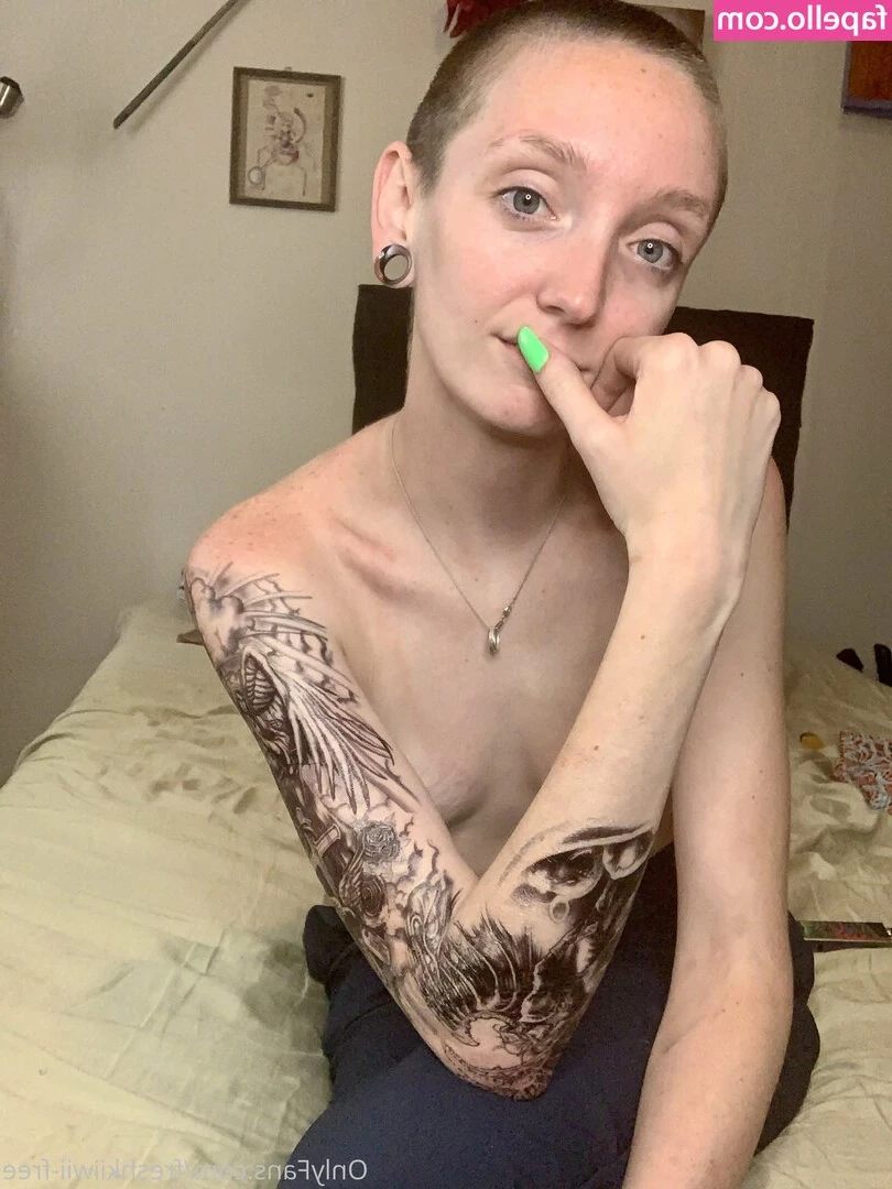 freshkiiwii-free - masc foxy, now... how does this make you feel? eagerly awaits
