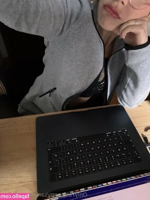 sam-dreamy-lips - VIP BUNDLE - GETTING OFF TO MY OWN PORN FUCKING MY SWOLLEN &