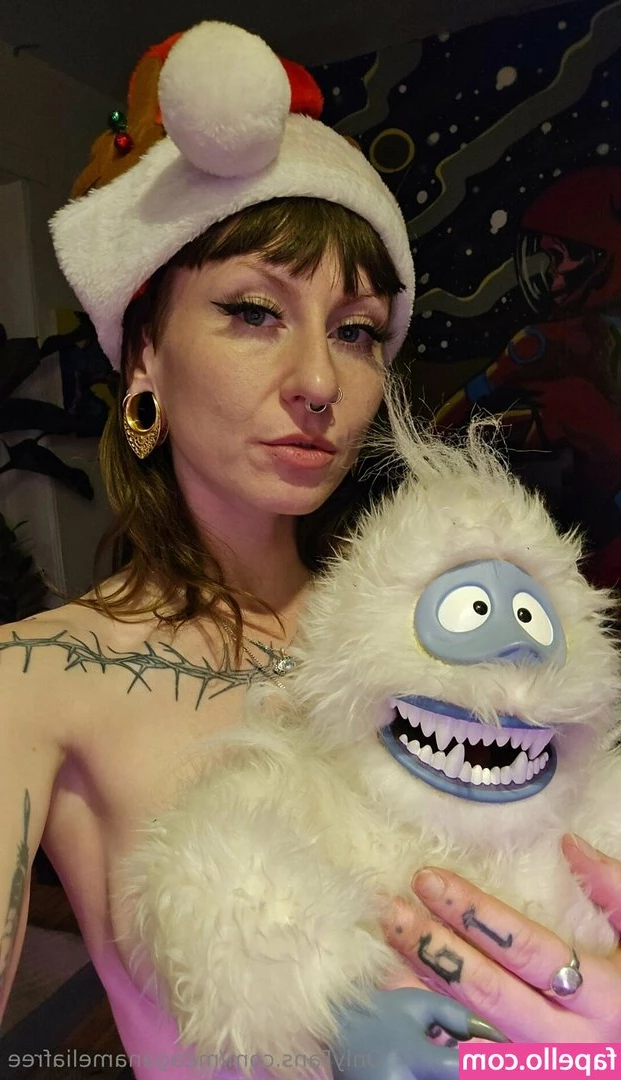 meaganameliafree - I wanna feel your tongue