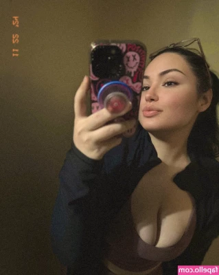 Dreadedwaifu - I’m all alone today... who’s gonna keep me company? 💋