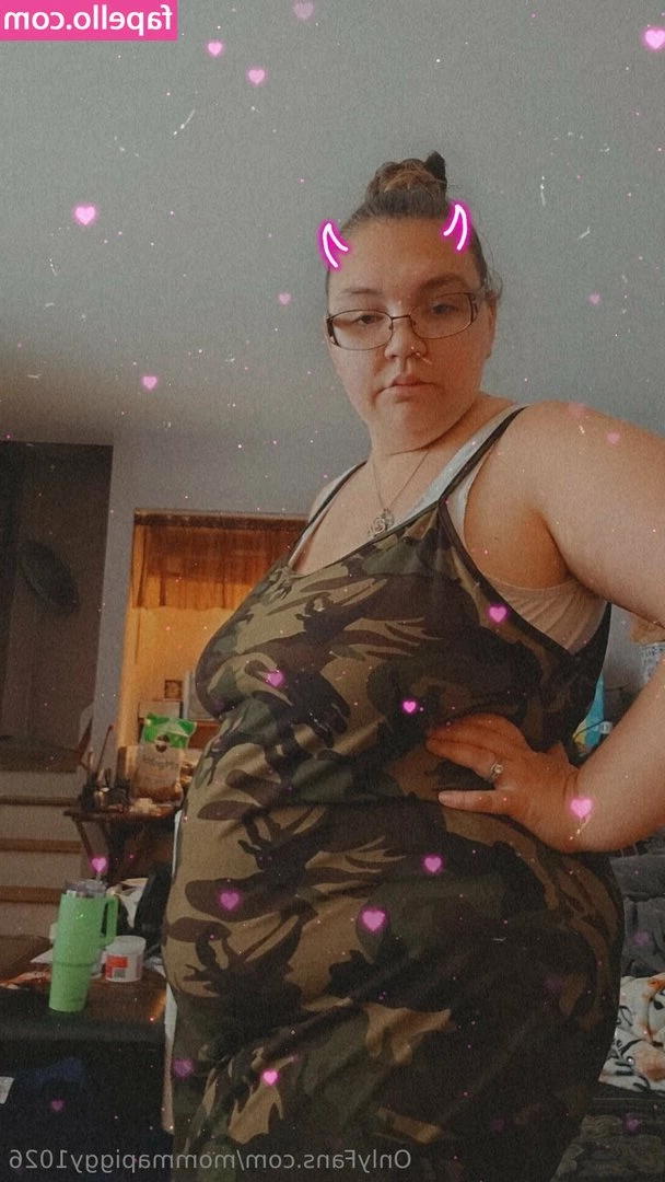 mommapiggy1026 - All strapped in