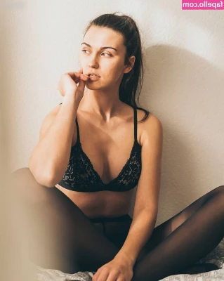 Alina Peter [ alina-peter ] - Sexy symmetry 😉
