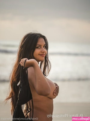 Jennieafterdark - Podrías estar ahí  pegado a mi