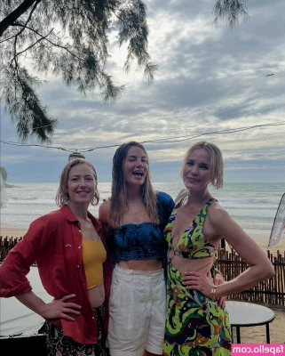 Carrie Coon [ carrie-coon ] - Yes I did eat me some laffy taffy    Sooooo good yum    Me eating  