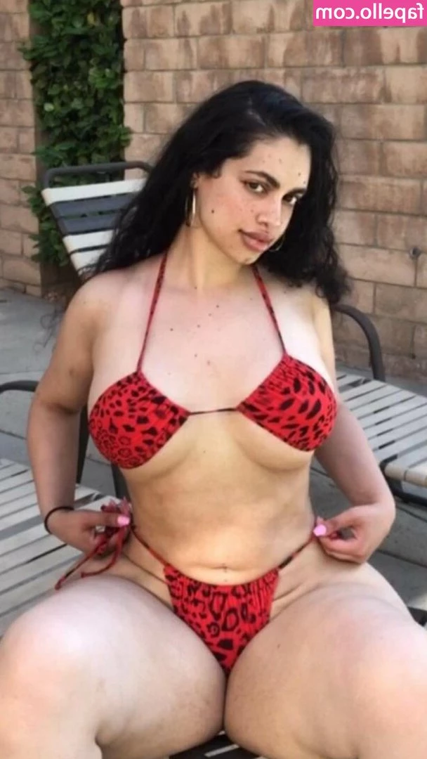 Razan Shihadeh [ razan-shihadeh ] - Unzip me out of my leather   then put my titties in your mouth while