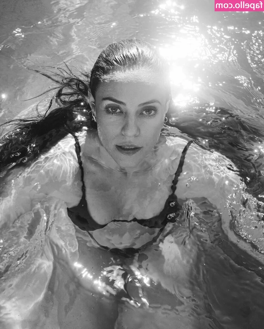 Paola Oliveira [ paola-oliveira ] - 🐍 We both know nothing makes you weaker. It's why you cant quit
