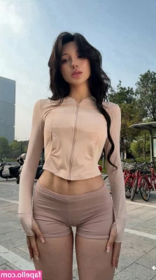 Xialan__ [ xialan-1 ] - I m going to the shower  are you coming