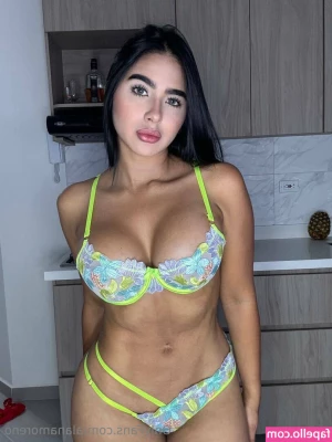alanamoreno - suck em hard please