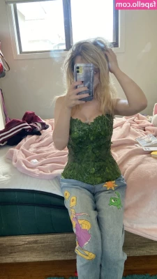Ashlee Tayla [ ashlee-tayla ] - Have a smoking fetish  Just want to see me shake my titties  I got