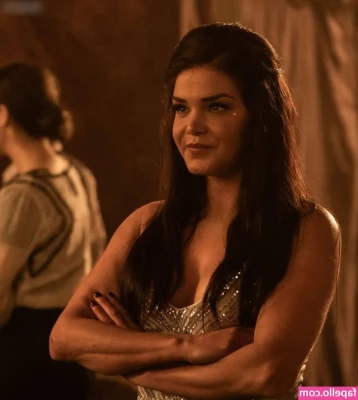 Marie Avgeropoulos [ marie-avgeropoulos ] - @morganjoycexo and I shaking our booties together :)