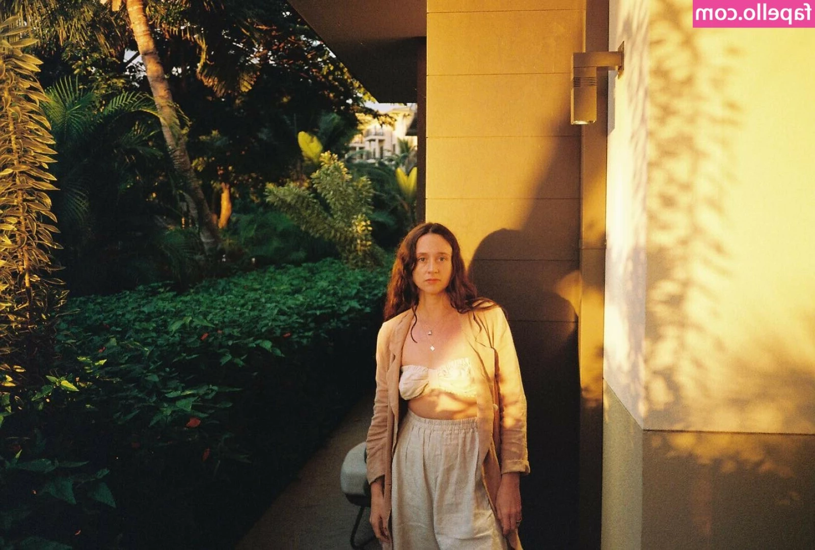 Katie Crutchfield [ katie-crutchfield ] - Y all like my outfit tonight